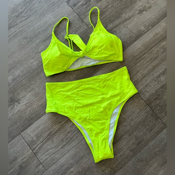 LAST PRICE🍒🤍 AMAZON green neon swimming set 💚 - Picture 2 of 8